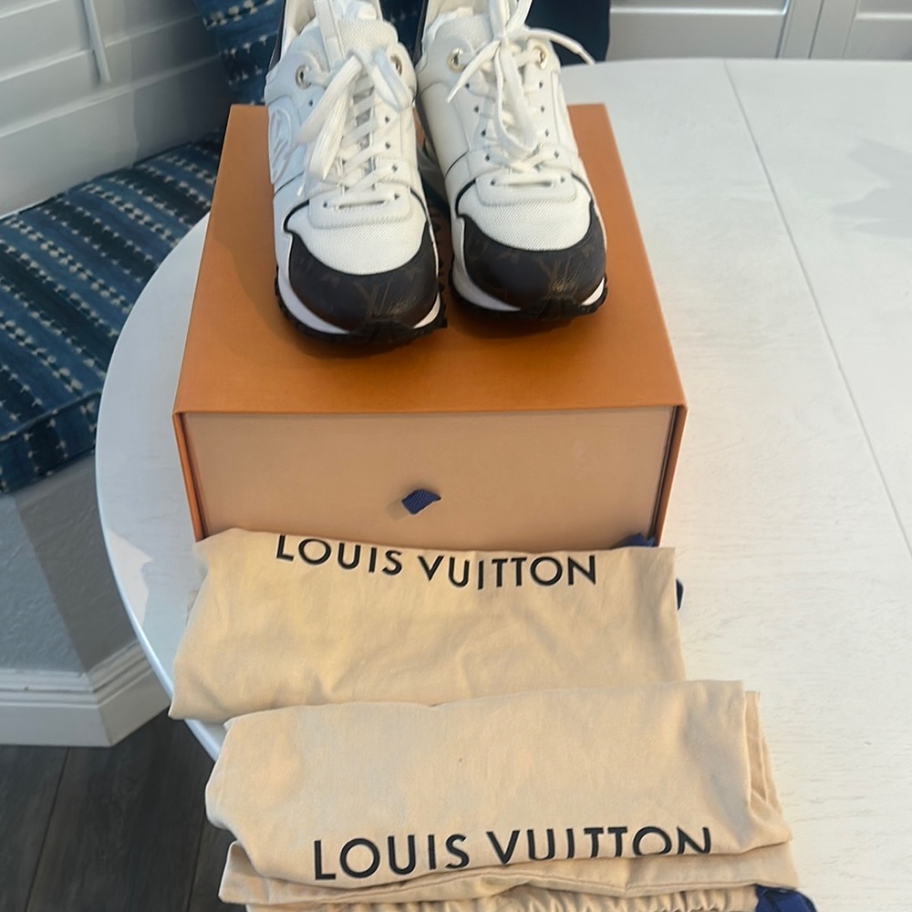 White and Black Sneakers with Gold Accents - Picture 6 of 6